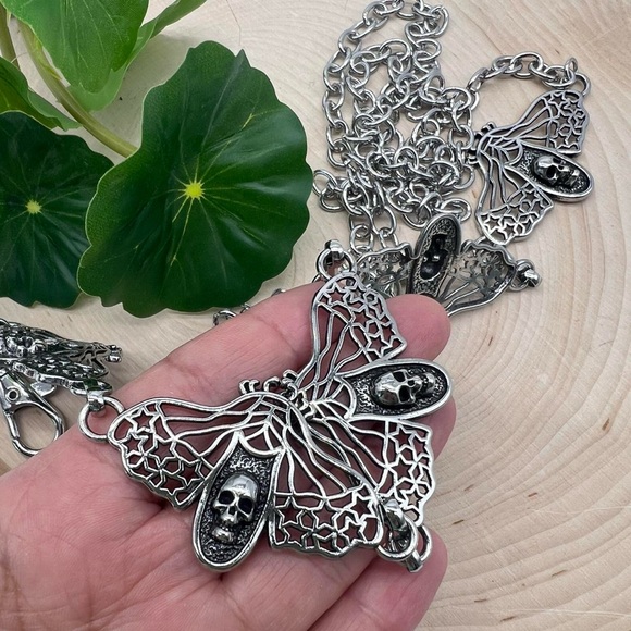 Death Head Moth Silver Belt - Picture 6 of 9